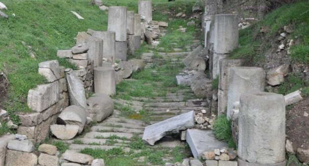 Karaca: "kyme Antik Kenti Turizme Açılmalı”