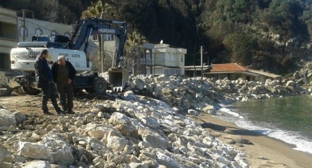 Karacabey Sahilinde Erozyon Sürüyor