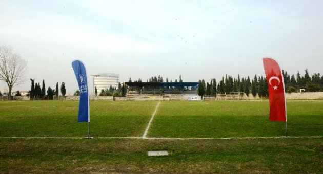 Karacabey’in Stadyumuna Büyükşehir İmzası