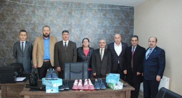 Karacabeyli Öğrencilere Bot Yardımı