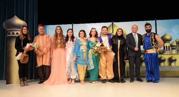 Karesi Kent Tiyatrosu Perdelerini Açtı