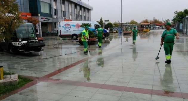 Karesi Tazyikli Su İle Yıkanıyor