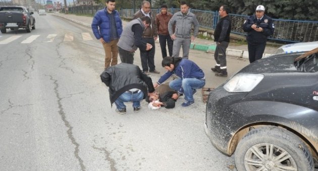 Karşıdan Karşıya Geçen Simitçiye Araç Çarptı