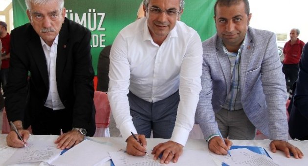 Karşıyaka Belediyesi’nde İşçiler Erken Bayram Yaptı