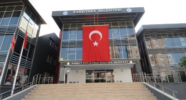 Karşıyaka Belediyesi’nden Terör Olaylarına Türk Bayraklı Tepki