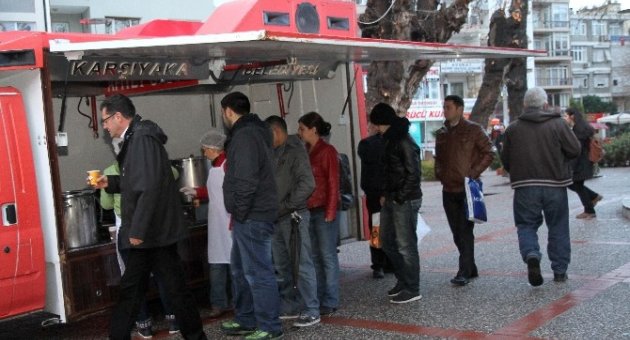 Karşıyaka Duraklarında Çorba Dönemi