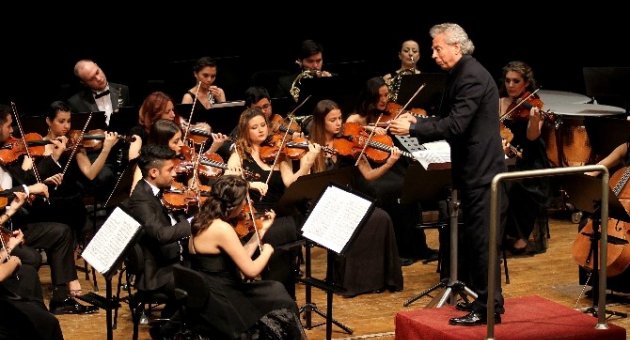 Karşıyaka Oda Orkestrası Dünyaya Açılıyor
