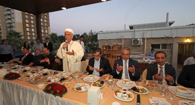 Karşıyaka Protokolünü Buluşturan İftar