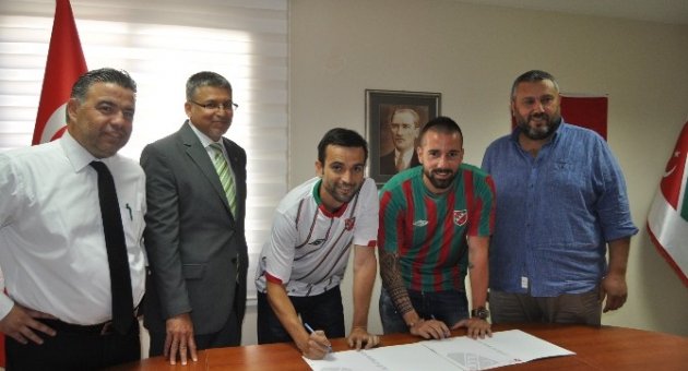 Karşıyaka’da 2 İmza