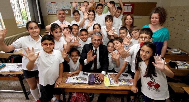 Karşıyaka’da Sıralar Yenilendi, Okullar Bakımda