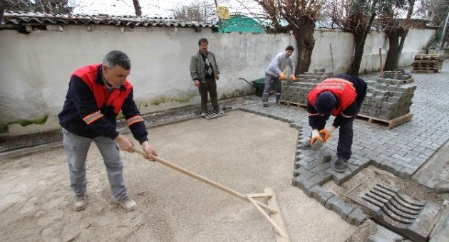 Karşıyaka’da Sokaklar Yenileniyor