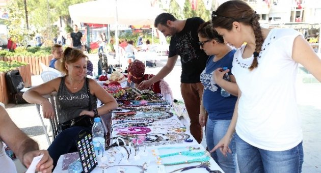 Karşıyaka’nın Üretici Kadınlarından El Emeği Kermesi