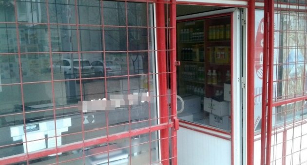 Kaşla Göz Arasında Kasadan Parayı Çaldı