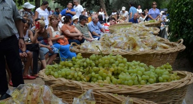 Katolik Ve Ortodokslar ’meryem Ana’ İçin Ayinde Buluştu