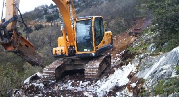 Kayaların Geçit Vermediği Fındıklı Yolu Yapılıyor