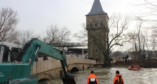 Kayıp 2 Kişi Tunca Nehri’nde Aranıyor