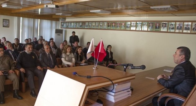 Kaymakam Muhtarlarla Bir Araya Geldi