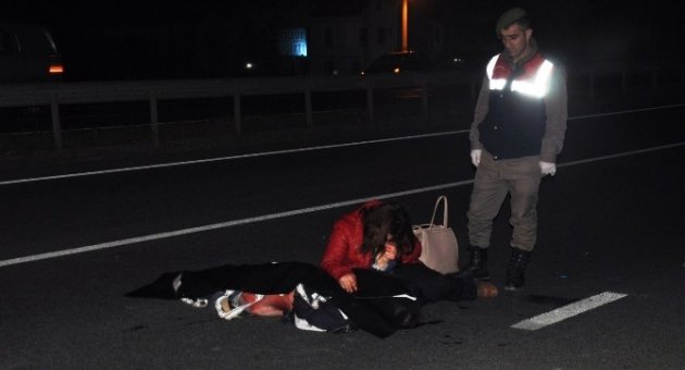 Kaza Yaptığı Aracına Bakarken 2 Araç Üzerinden Geçti