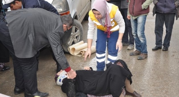 Kazada Yaralanan Eşini İşte Böyle Teselli Etti