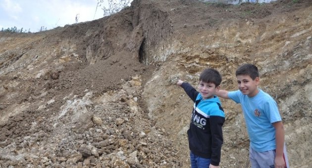Kedinin Peşinden Koşarken Toprak Altında Kaldı