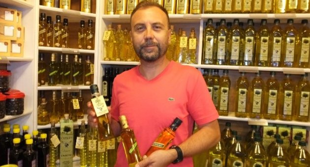 Kekik, Sarımsak Ve Portakallı Zeytinyağı İlgi Görüyor
