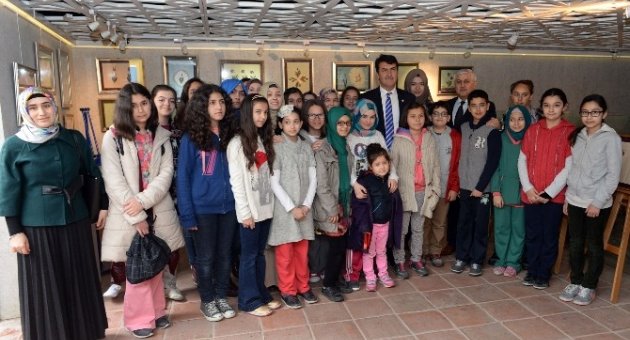 Kendileri Küçük, Yürekleri Büyük