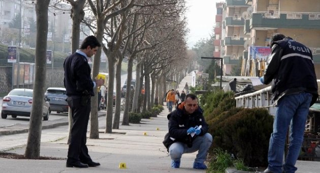 Kendisini Kapalı Olan Mekana Almayan Bekçiyi Bıçakladı