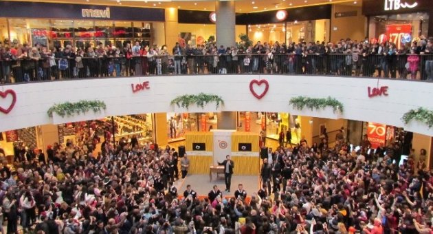 Keremcem’den Sevgililere Unutulmaz Konser