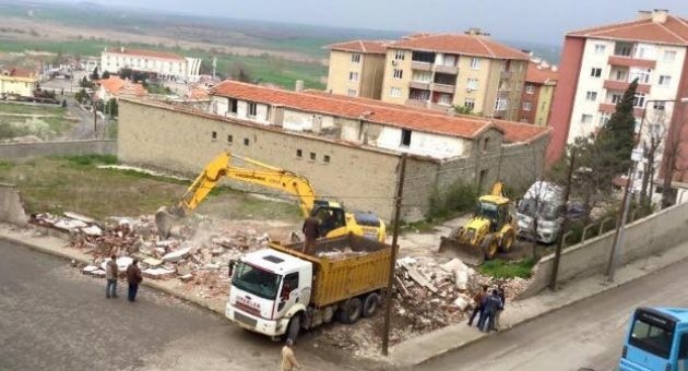 Keşan’da Kapatılan Cezaevi Belediye Tarafından Yıkıldı