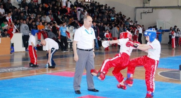 Kıck Boksçular Salona Sığmadı