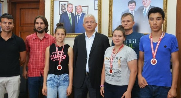 Kick Boks’ta Torbalı’nın Gururu Oldular