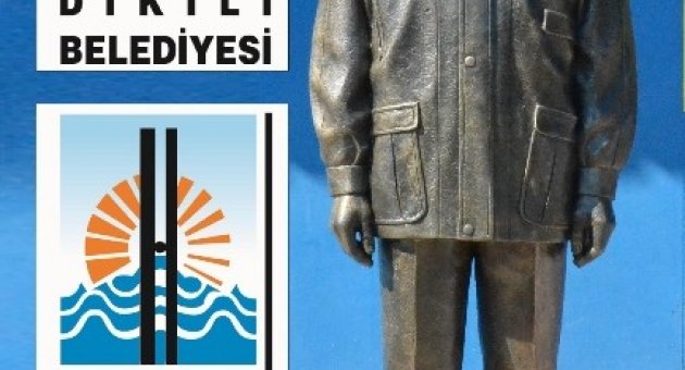 Kılıçdaroğlu, Dikili’ye Ecevit Heykeli Armağan Etti