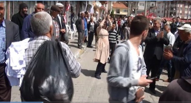 Kılıçdaroğlu Kendisine Tepki Gösteren Kadının Yuhalanmasına Engel Oldu