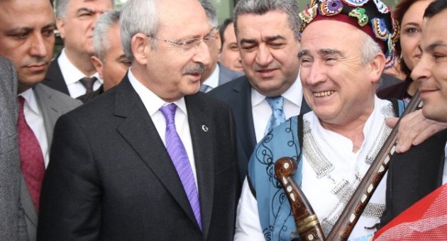 Kılıçdaroğlu, Üniversiteli Kız Öğrencilere Destek İçin İzmir’de