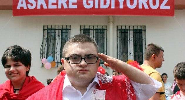 Kınalı Ellerle ‘engelsiz Kalplerde’ Vatan Sevgisi