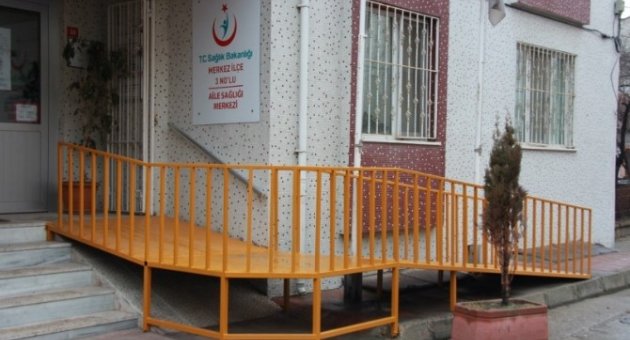 Kırklareli Belediyesi, Sağlık Ocaklarına Engelli Rampaları Yapıyor