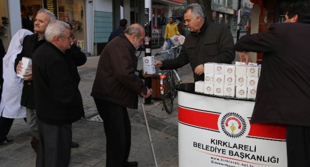 Kırklareli’de 2 Bin Kandil Simidi Dağıtıldı
