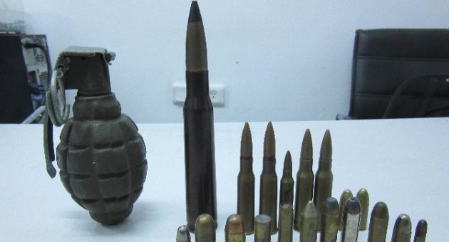 Kırklareli’de Çiftlikte Uçaksavar Fişeği, El Bombası Ve Tarihi Eser Ele Geçirildi