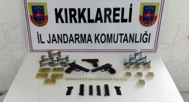 Kırklareli’nde Bir Otomobilde Silah Ve Fişekler Ele Geçirildi