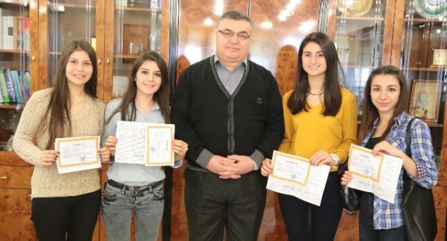 Kırklareli’nde Öğrenciler, Karne Sevincini Belediye Başkanı Kesimoğlu İle Paylaştı