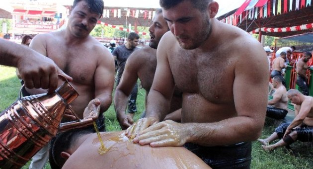 Kırkpınar Pehlivanları, 2015 Kırkpınar Yağlı Güreşleri’nin İkinci Günü Er Meydanına Çıktı