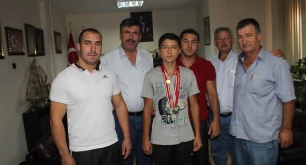Kırkpınar’da Balıkesir’in Gururu Olan Genç Güreşçi Ödüllendirildi