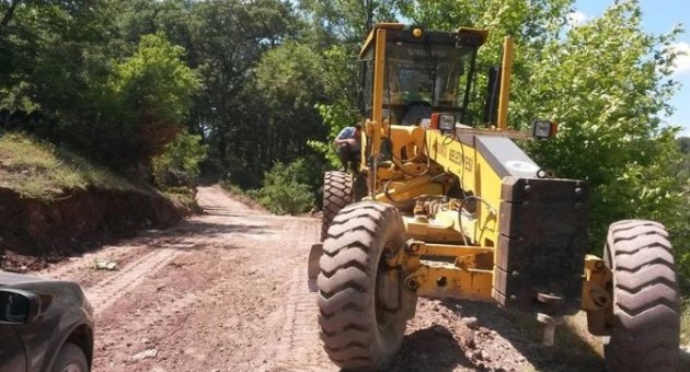 Kırsal Mahallelerde Yol Yapım Çalışması Sürüyor