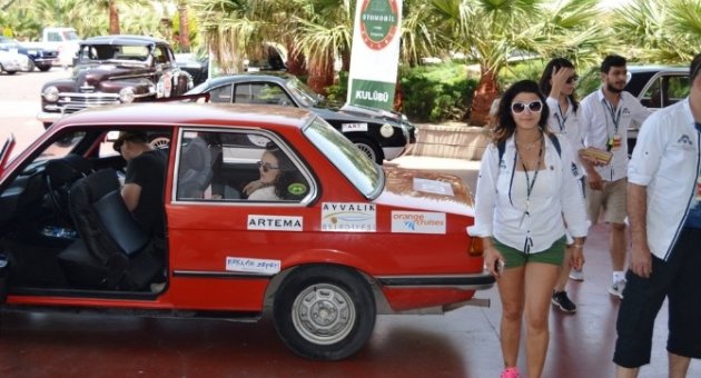 Klasik Otomobilciler Zeytin İçin Yarıştı