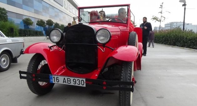 Klasik Otomobilller Görenleri Hayran Bıraktı