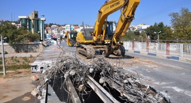 Kocabaş Köprüsü Yıkılıyor