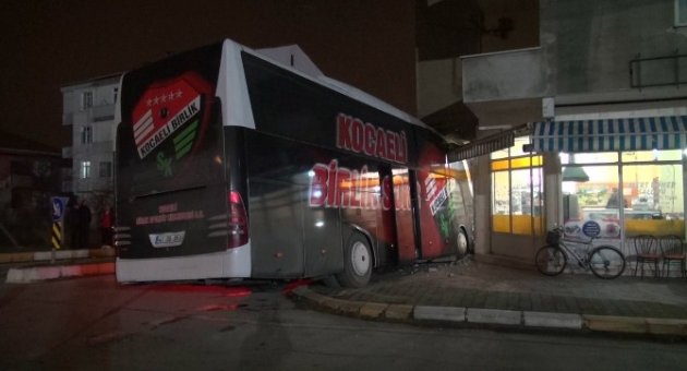 Kocaeli Birlikspor Takımı Büyük Tehlike Atlattı