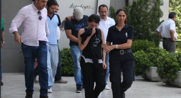 Kolombiyalı Turistler Cep Telefonu Ve Güneş Gözlüğünü Böyle Çaldı