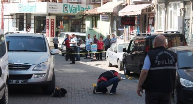 Komşu Esnafın Tartışması Kanlı Bitti: 1 Ölü