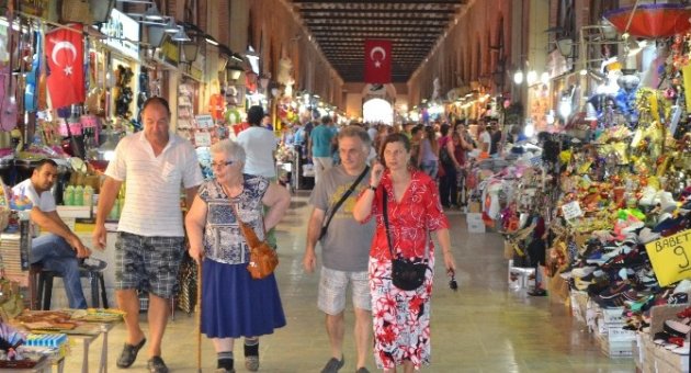 Komşu, Krizin Acısını Alışverişle Çıkarıyor